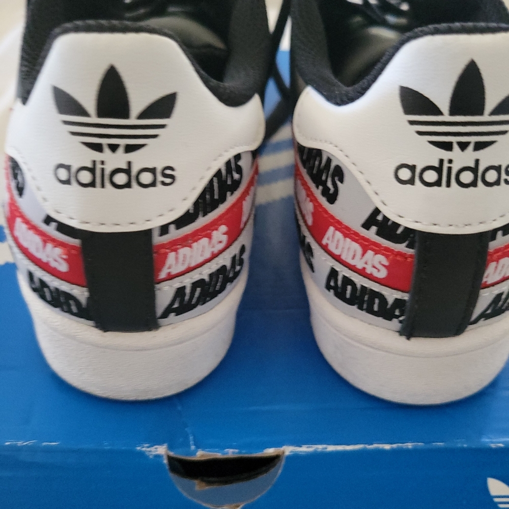 Adidias